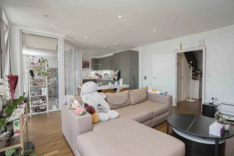 3 bedrooms apartments/flats to sale in Victory Parade, Royal Arsenal-image 9